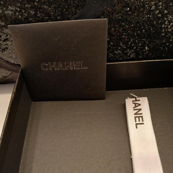 Chanel Box - Picture 2 of 3